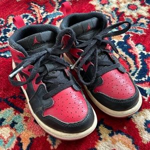 Michael Jordon black red basketball shoes boy size 9